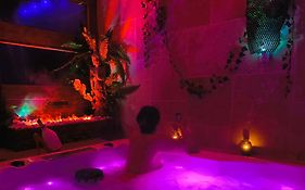 Love Room 60 m2. Un moment de plaisir en amoureux
